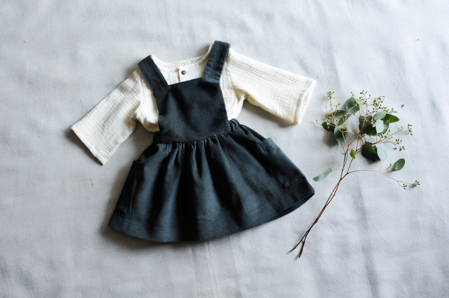 Eva pinafore