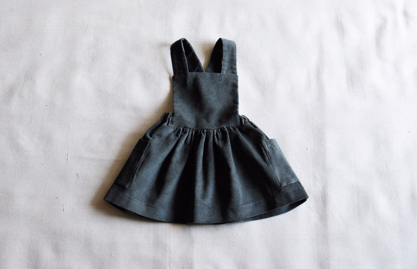 Eva pinafore