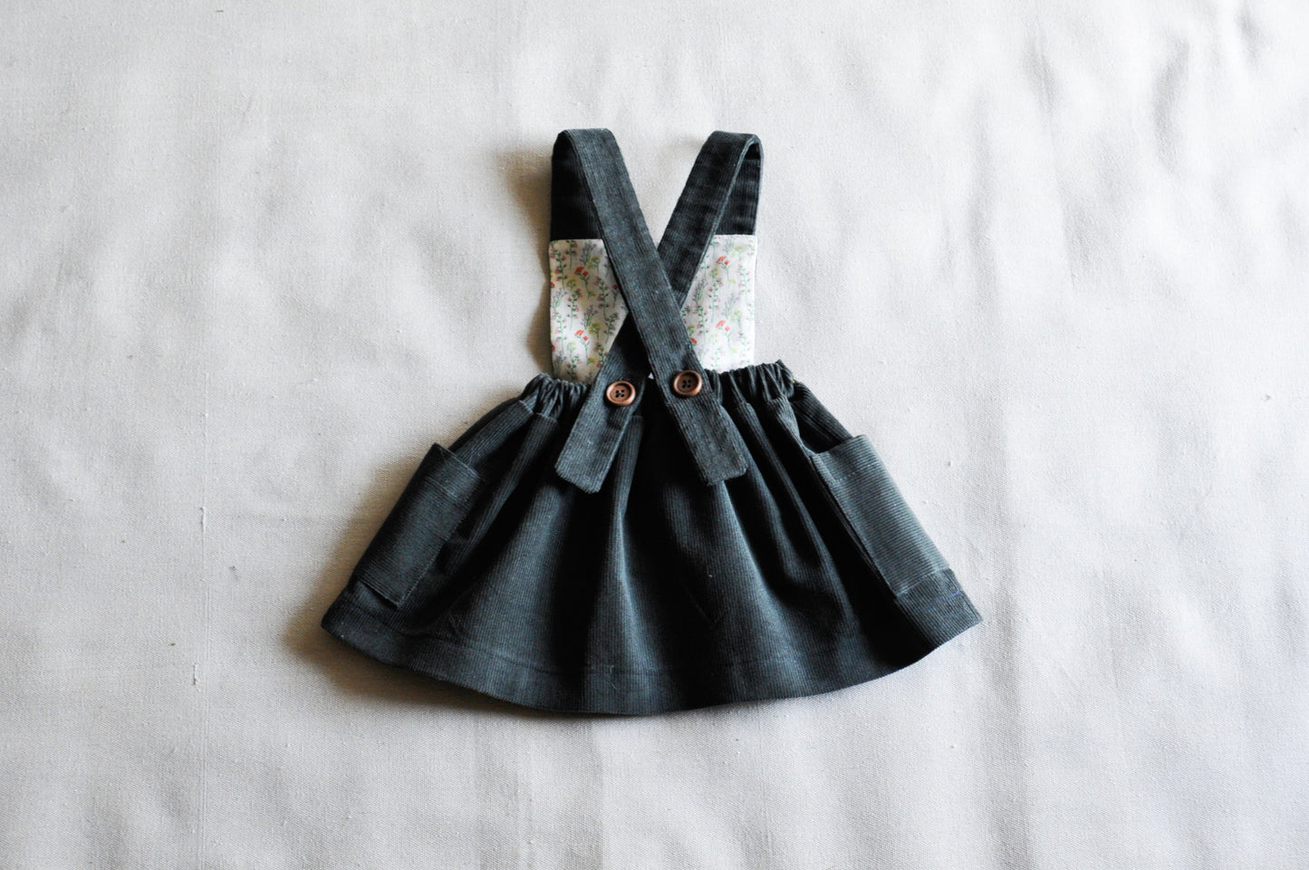 Eva pinafore