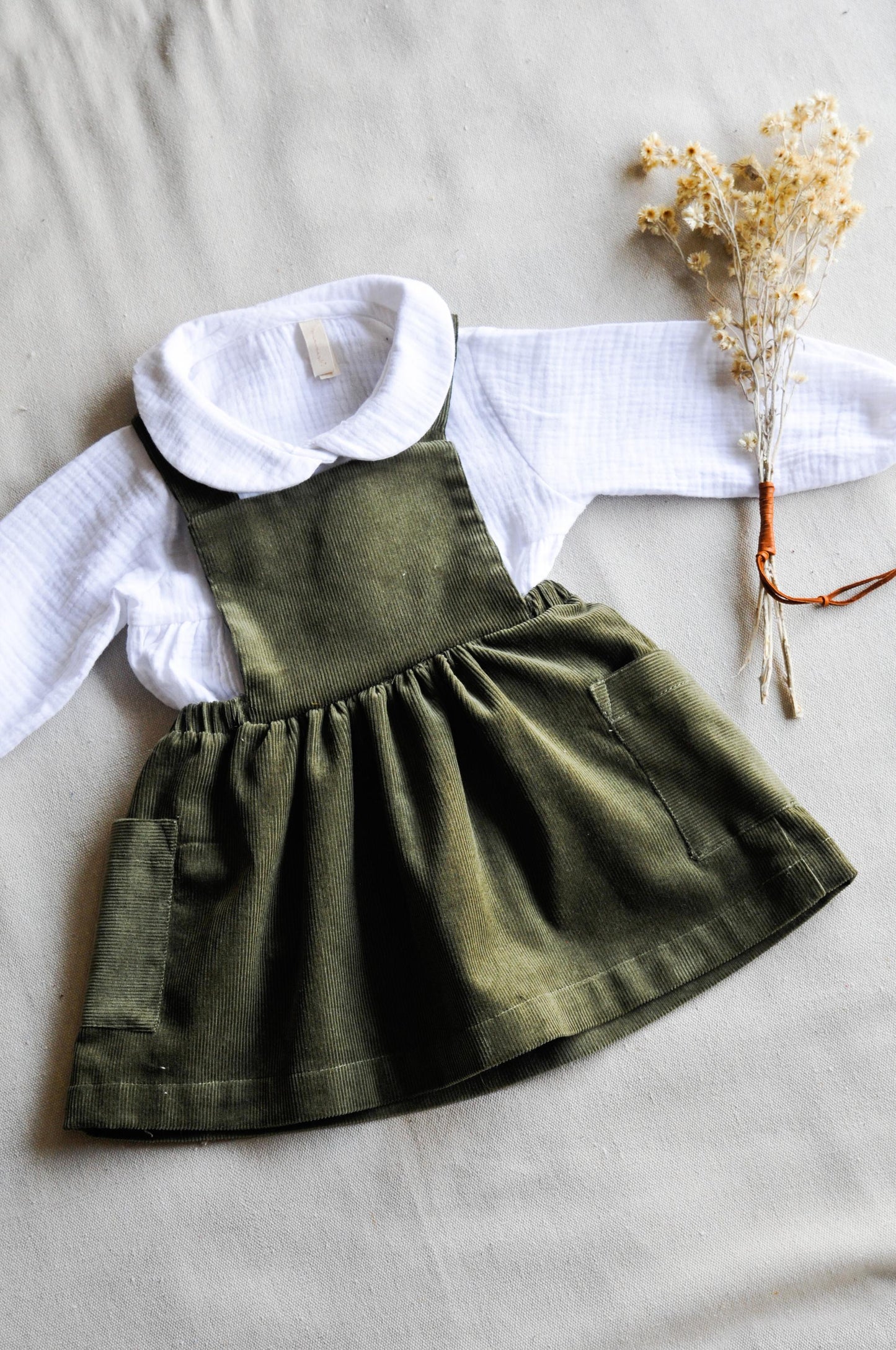Eva pinafore